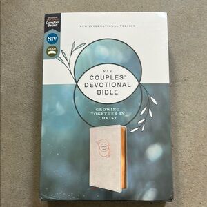 NIV Couples' Devotional Bible